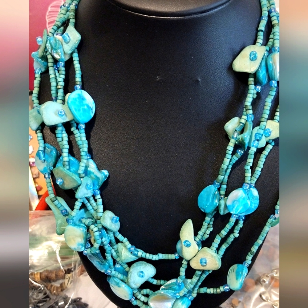 Pre-Owned  Turquoise colored Necklace